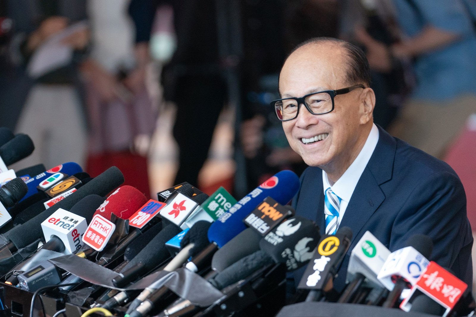 李嘉诚 Li Ka shing ：贫困到富有，商业领袖的传奇崛起