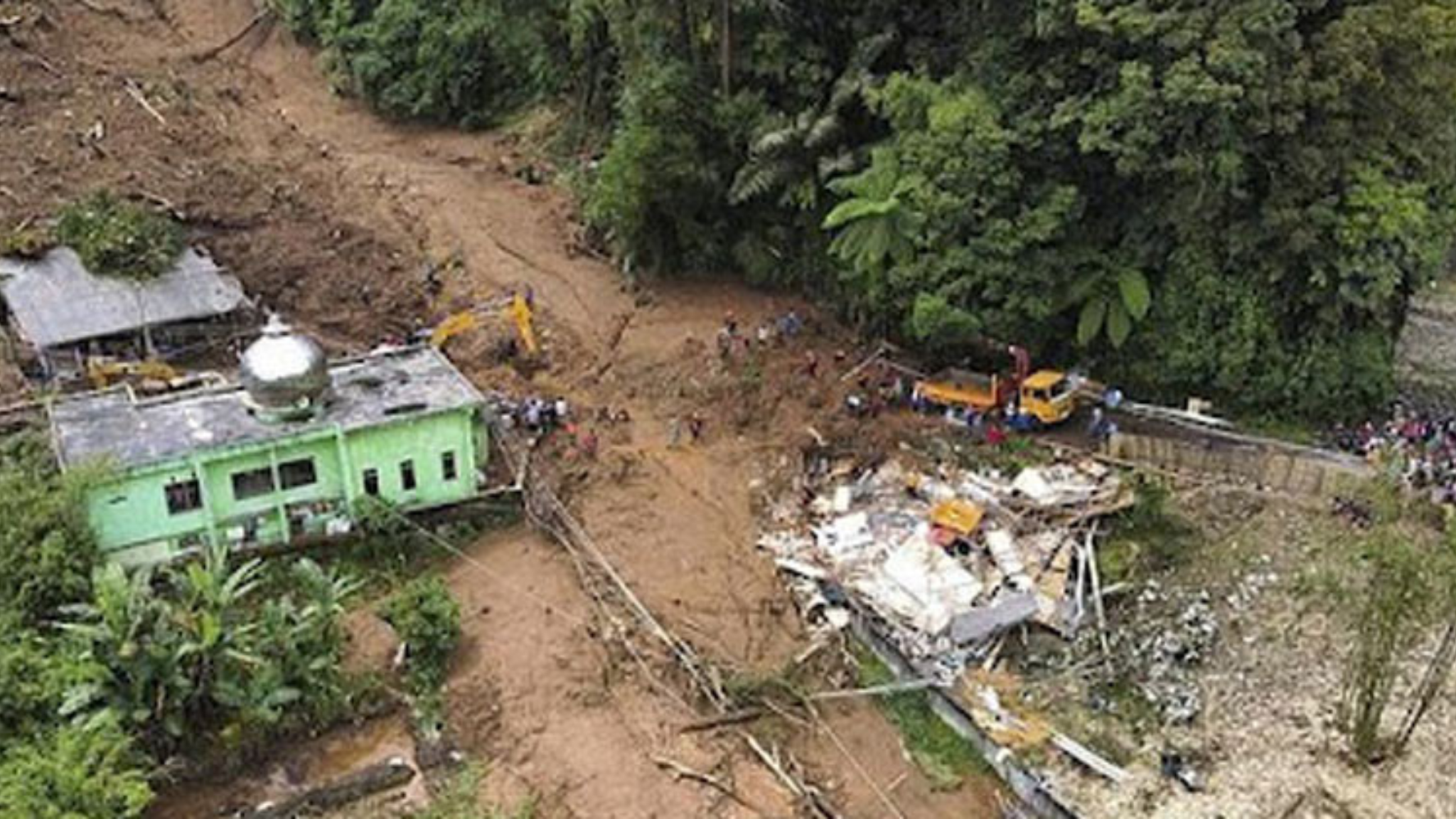 山体滑坡和山洪导致27人死亡 印尼暴雨肆虐苏门答腊