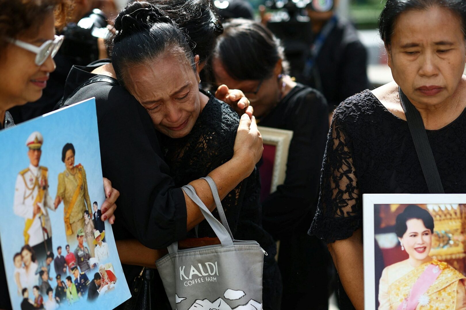 泰国王太后诗丽吉病逝