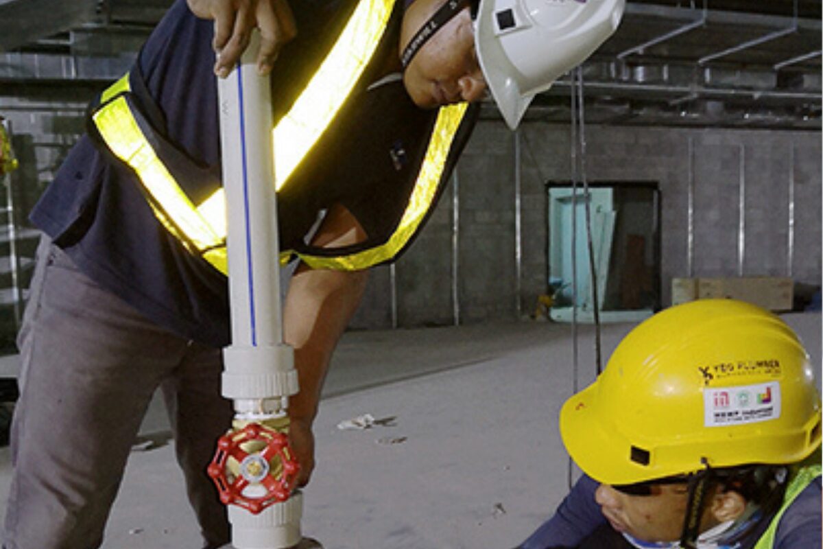 杨成群集团挂牌首日走高　股价盘中溢价逾51%