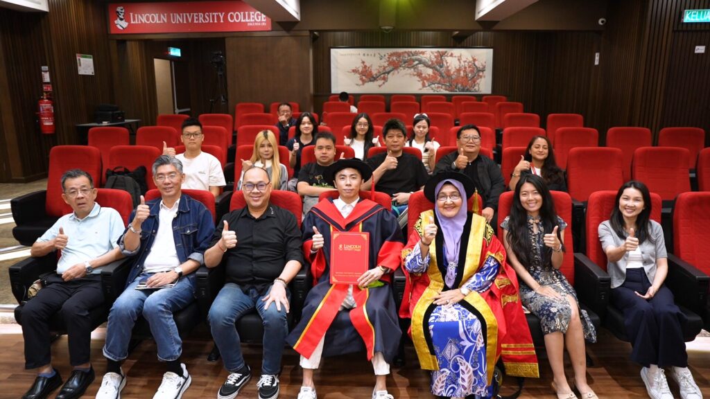 “Dr Kervis AI荣誉院士”