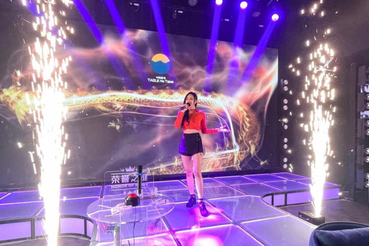 以前怕唱K走音，现在AI帮你偷偷“修音”把酒吧变成个人演唱会！