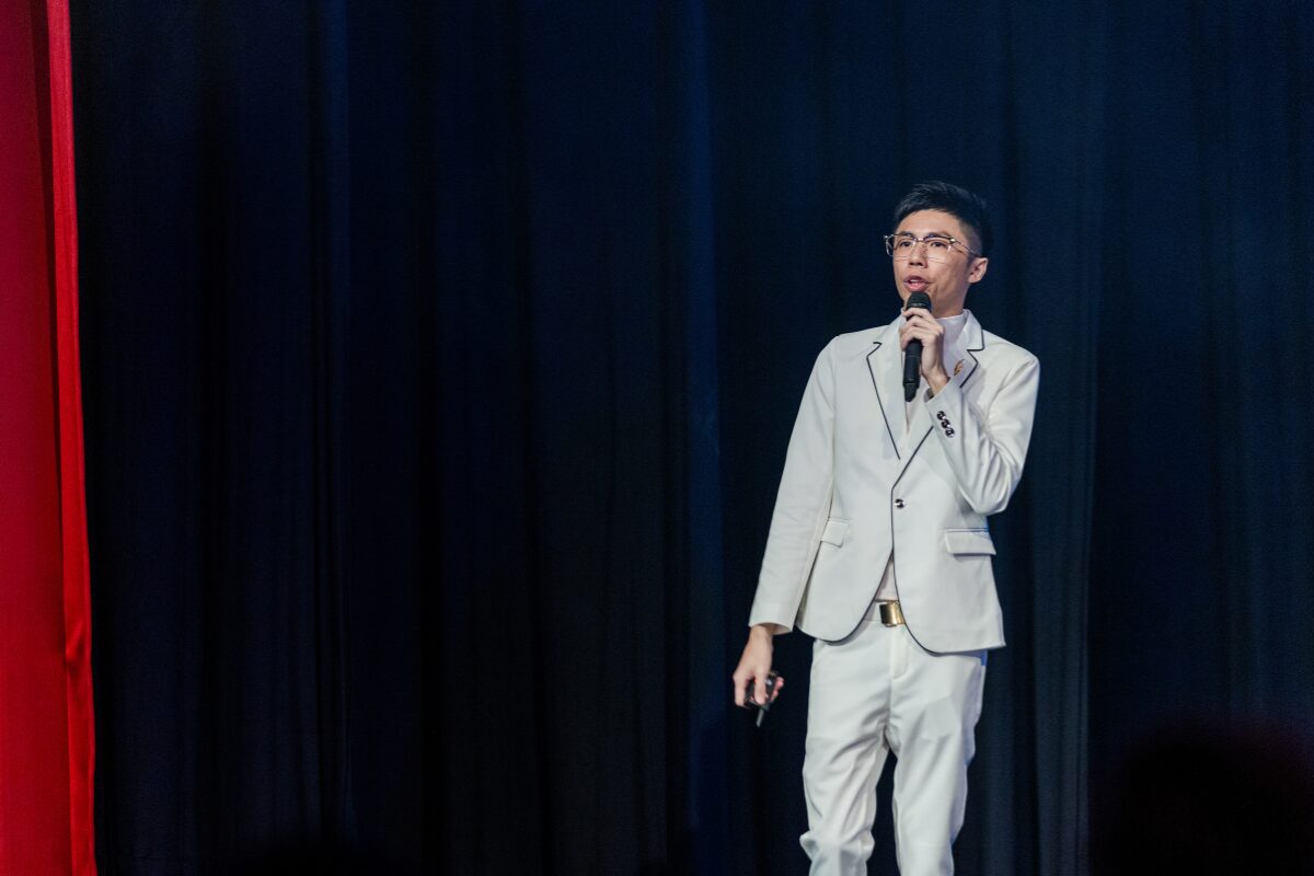 星域集团创办人谈AI商业化:为什么技术、内容、变现必须放在同一张地图里?