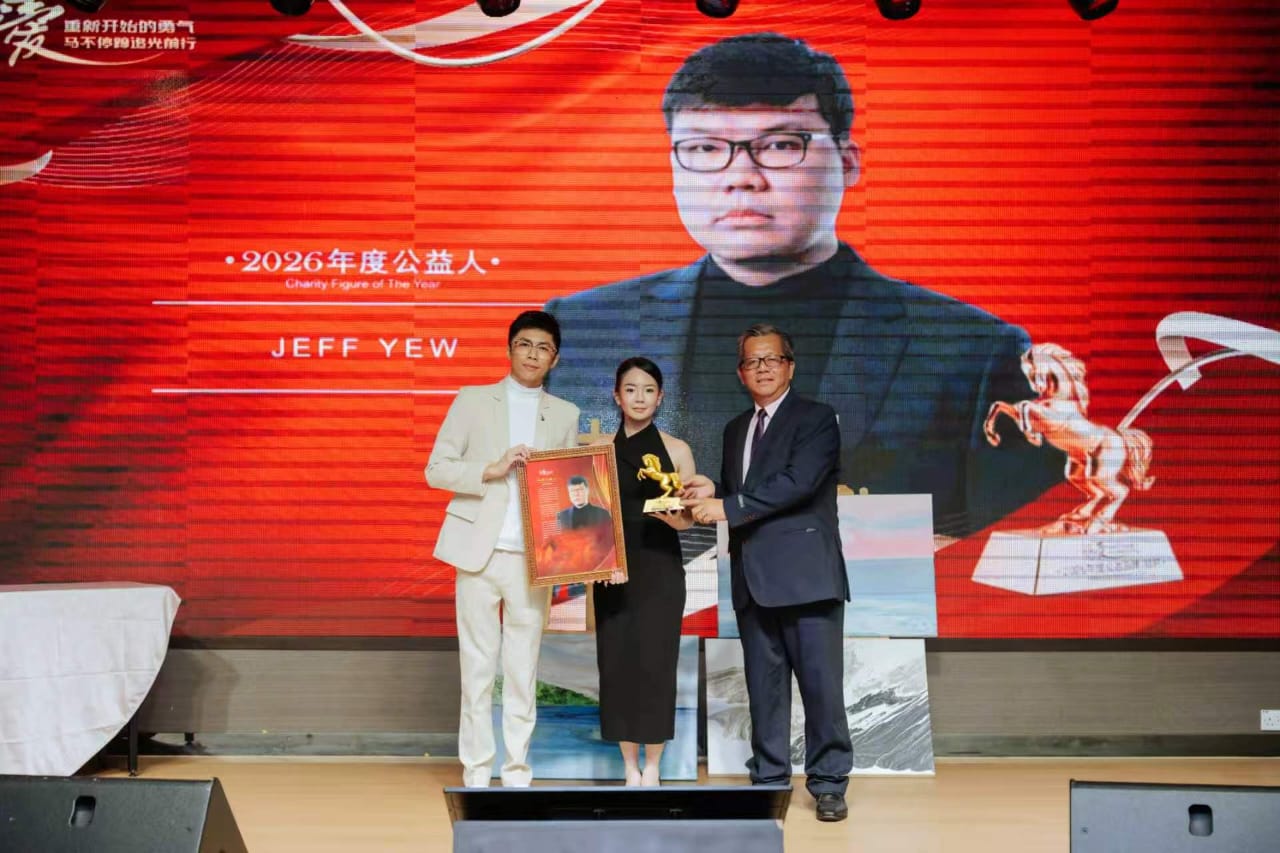 Dr Kervis Soo与Monochrome CEO Jeff Yew活动合影